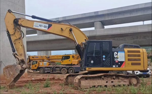 CATERPILLAR 329