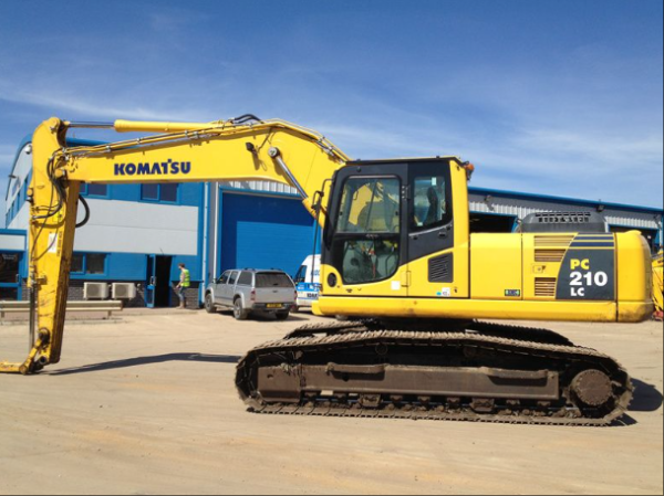 KOMATSU PC210