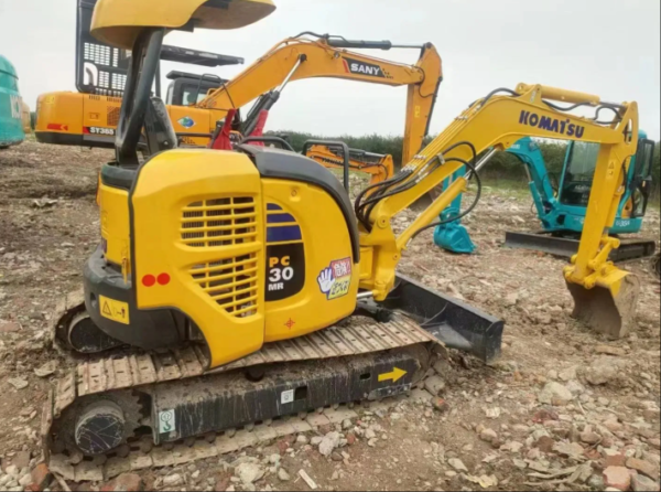 KOMATSU PC30