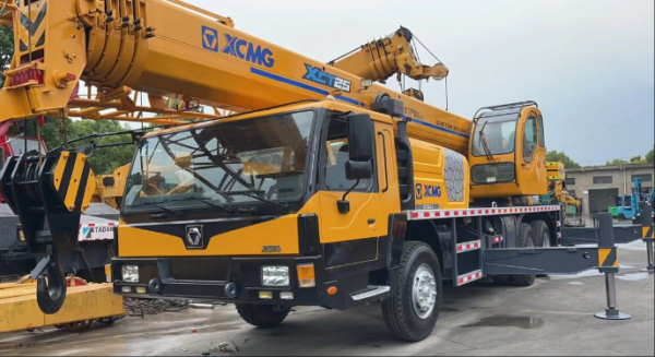 XCMG QY25 Crane